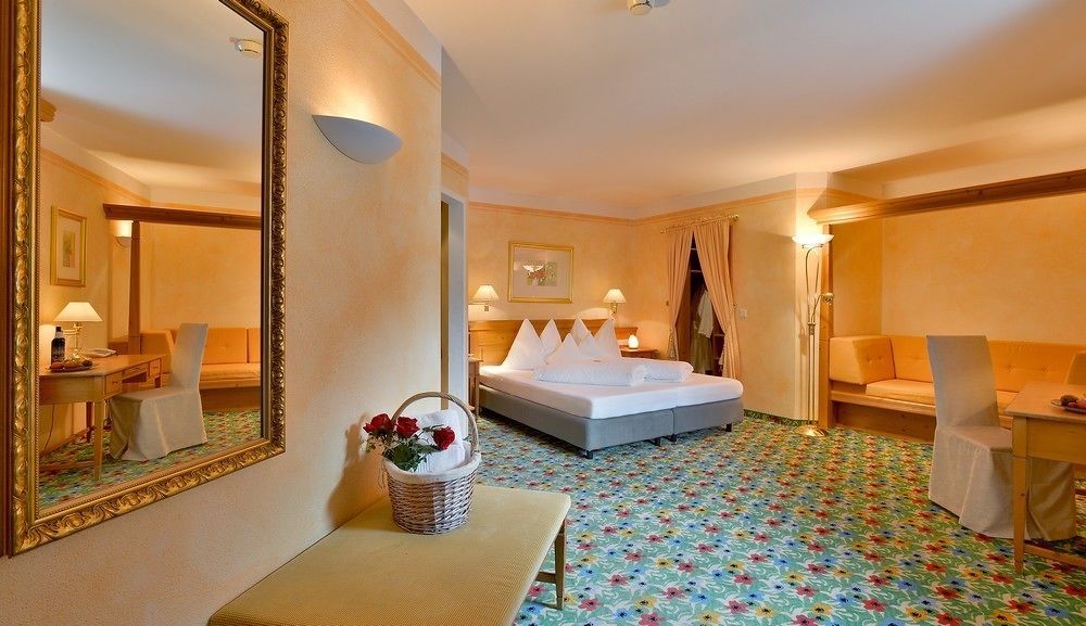 Wohlfuehlhotel Schiestl Fügen Екстериор снимка