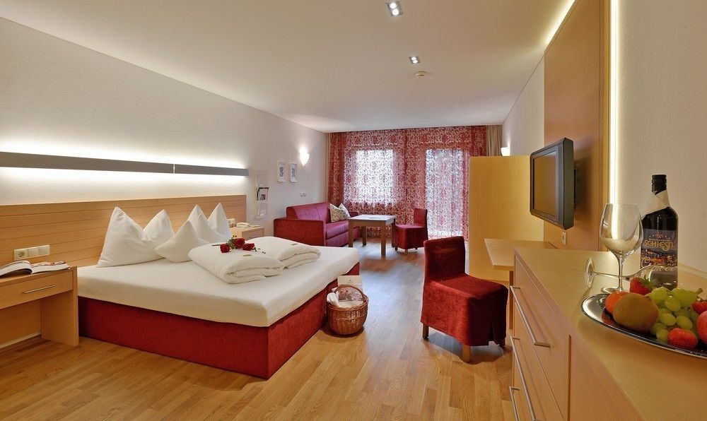 Wohlfuehlhotel Schiestl Fügen Екстериор снимка