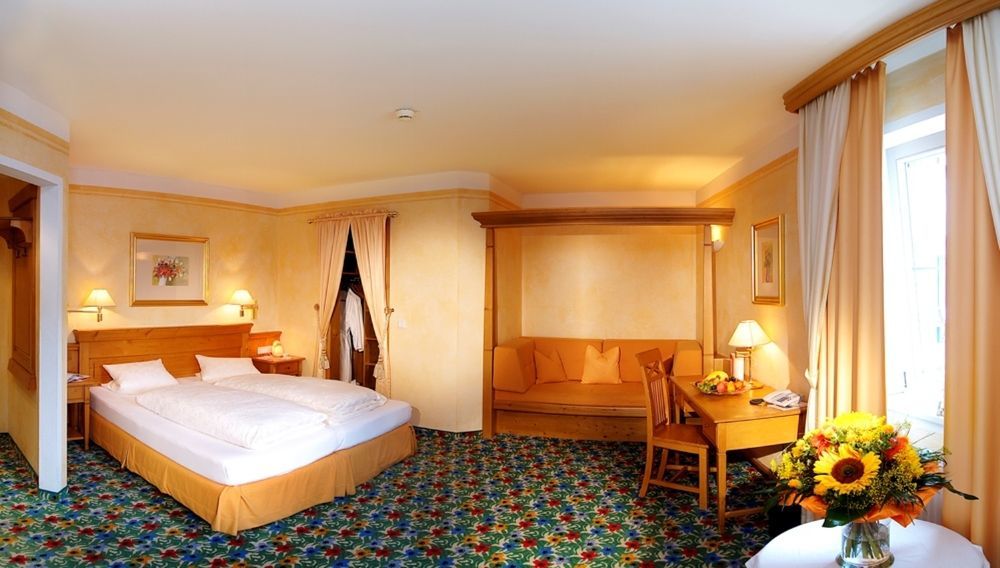 Wohlfuehlhotel Schiestl Fügen Екстериор снимка