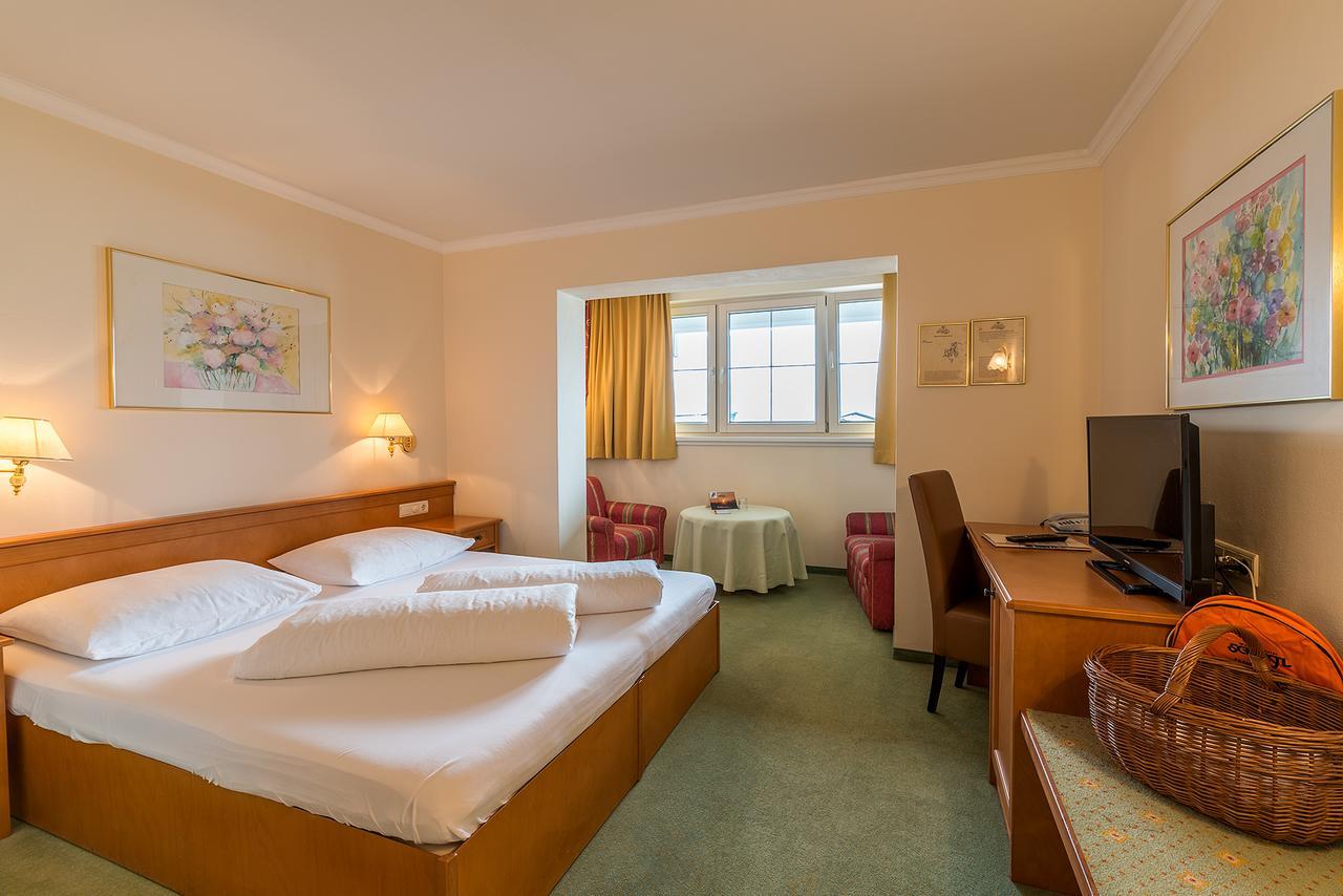 Wohlfuehlhotel Schiestl Fügen Екстериор снимка