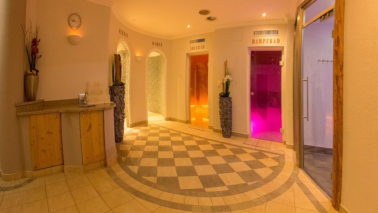 Wohlfuehlhotel Schiestl Fügen Екстериор снимка