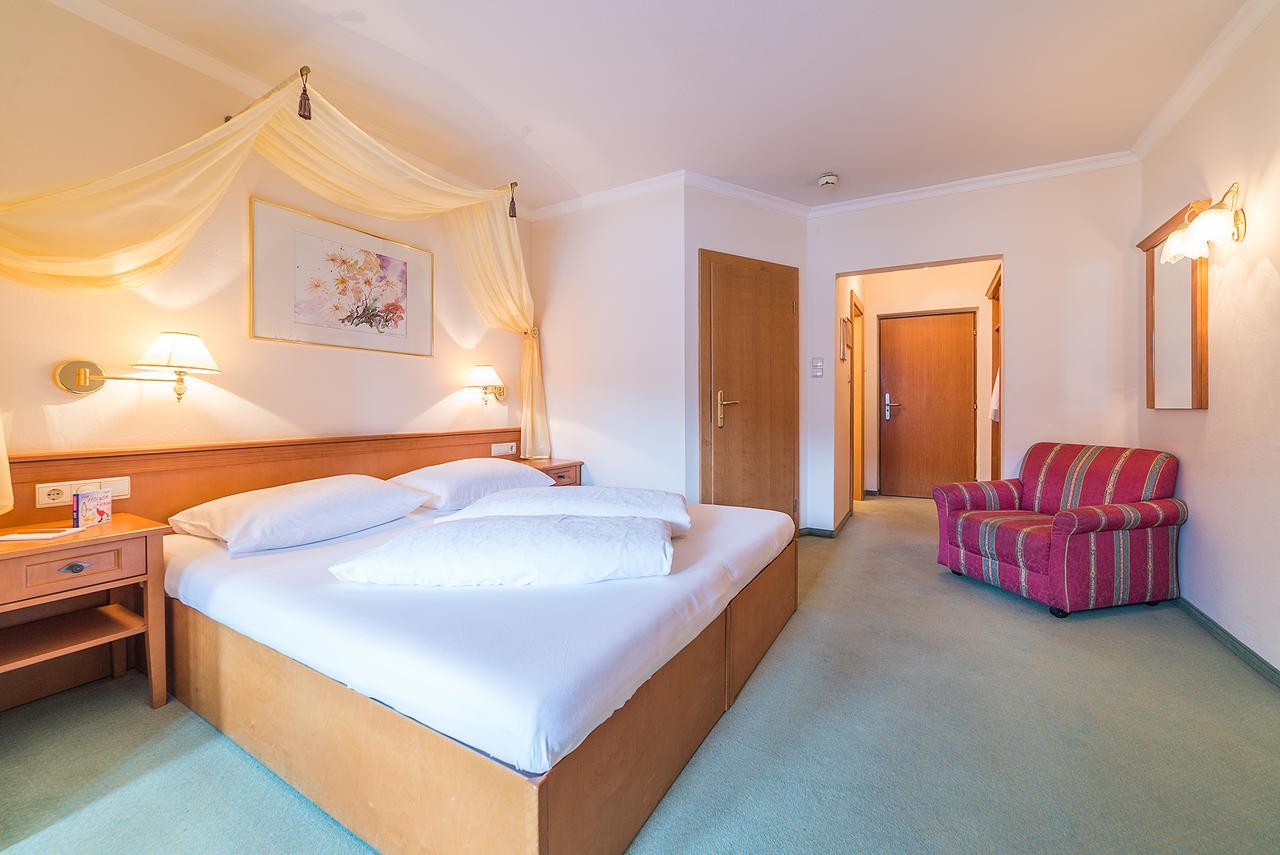 Wohlfuehlhotel Schiestl Fügen Екстериор снимка