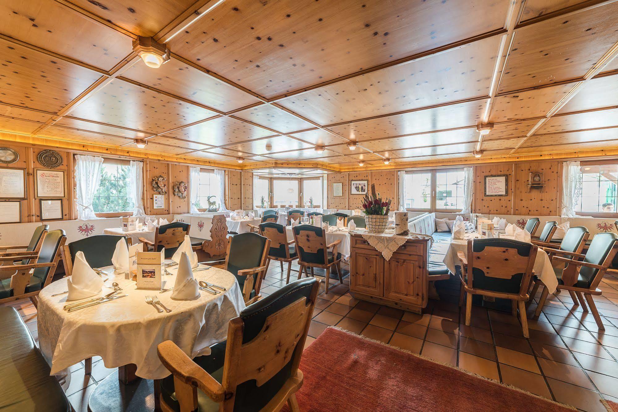 Wohlfuehlhotel Schiestl Fügen Екстериор снимка